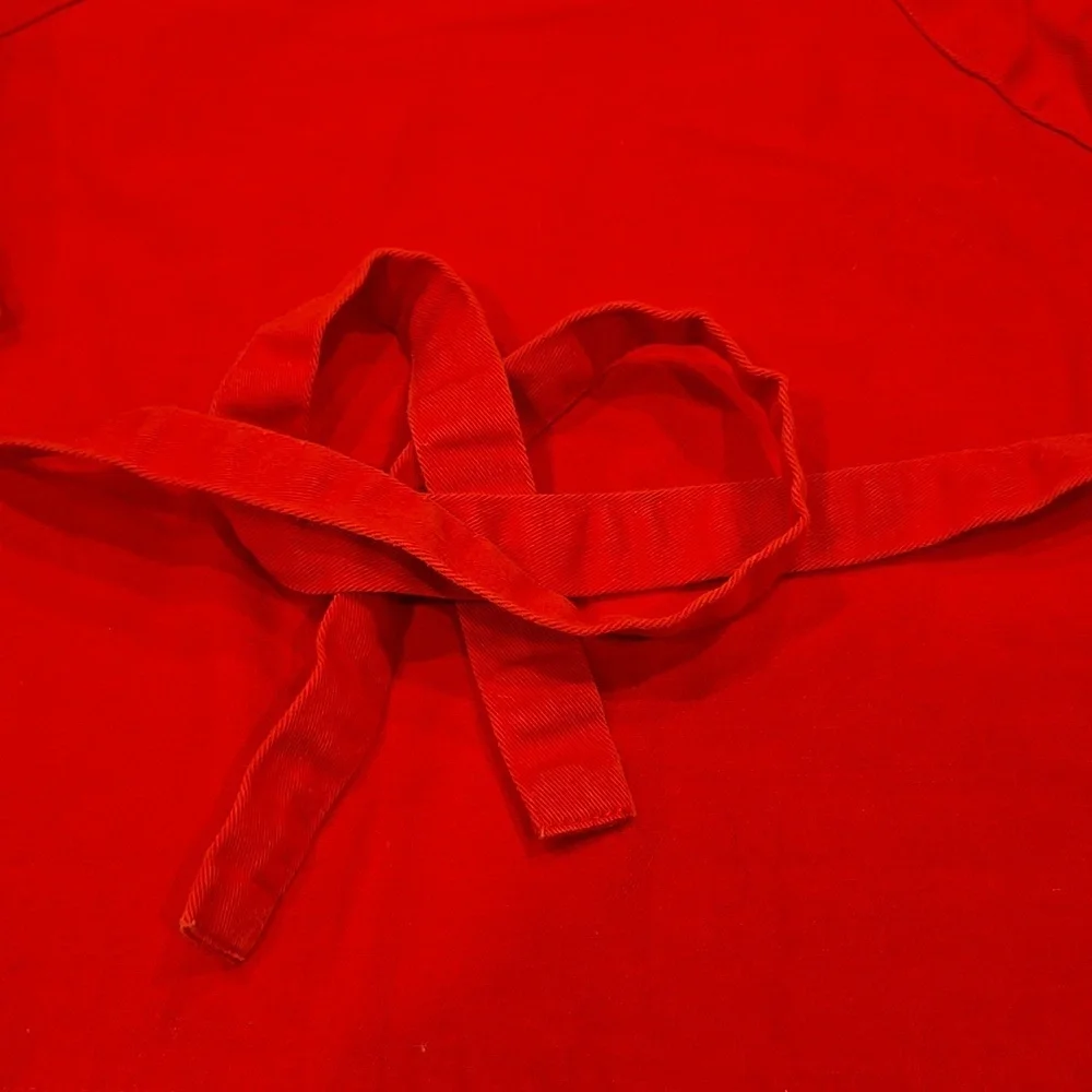 CRATE & BARREL RED APRON. UNISEX.